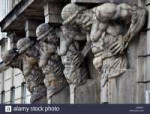 poland-warsaw-atlas-statues-supporting-balcony-D6R6GK.jpg